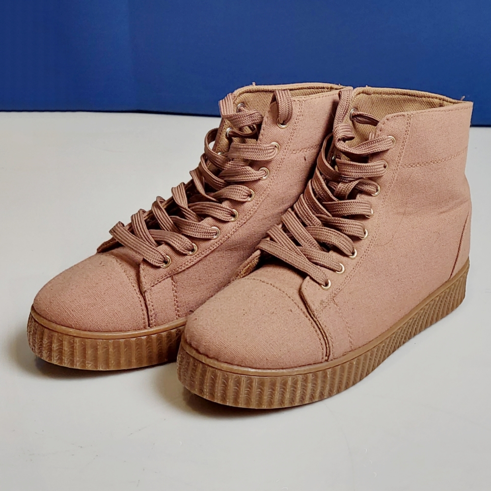 Qupid Mauve Pink Bootie Platform Sneakers, size 7